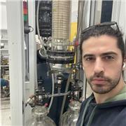 Laureato in chimica di 35 anni impartisce lezioni di matematica, fisica e chimica per studenti di liceo e istituti tecnici